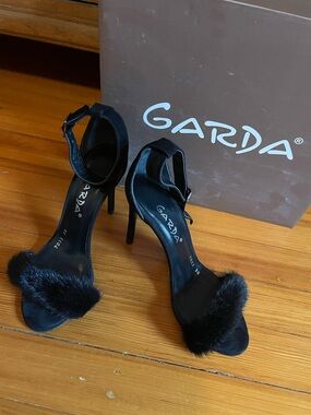 GARDA shoes black high heels with fur